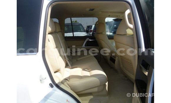 Buy Import Toyota Land Cruiser White Car in Import - Dubai in Conakry Buy Import Toyota Land Cruiser White Car in Import - Dubai in Conakry