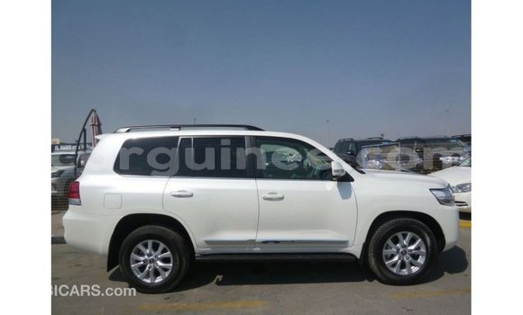 Buy Import Toyota Land Cruiser White Car in Import - Dubai in Conakry Buy Import Toyota Land Cruiser White Car in Import - Dubai in Conakry
