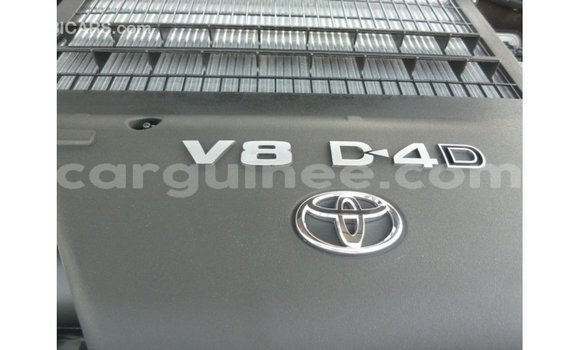Buy Import Toyota Land Cruiser White Car in Import - Dubai in Conakry Buy Import Toyota Land Cruiser White Car in Import - Dubai in Conakry
