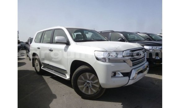 Buy Import Toyota Land Cruiser White Car in Import - Dubai in Conakry Buy Import Toyota Land Cruiser White Car in Import - Dubai in Conakry
