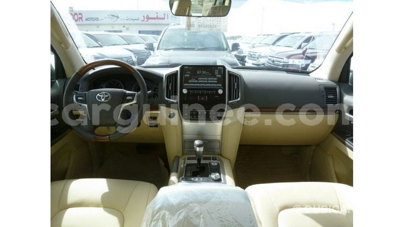 Big with watermark toyota land cruiser conakry import dubai 5009