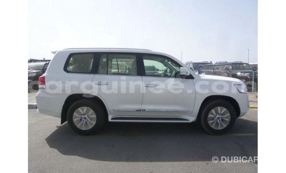 Buy Import Toyota Land Cruiser White Car in Import - Dubai in Conakry Buy Import Toyota Land Cruiser White Car in Import - Dubai in Conakry