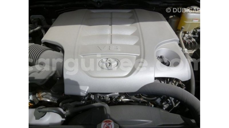 Big with watermark toyota land cruiser conakry import dubai 5009