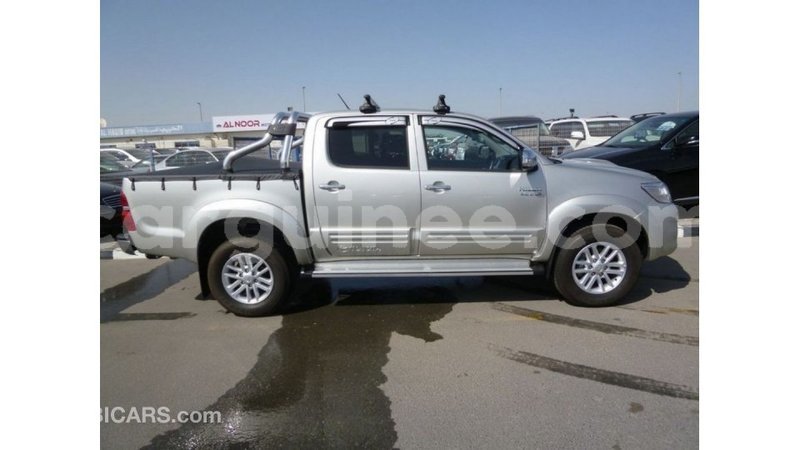 Big with watermark toyota hilux conakry import dubai 5018