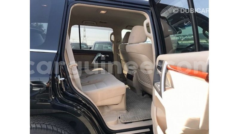 Big with watermark toyota land cruiser conakry import dubai 5029