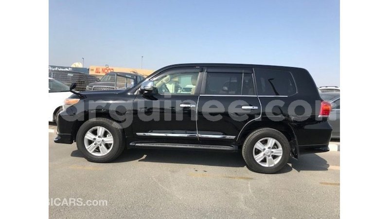 Big with watermark toyota land cruiser conakry import dubai 5029