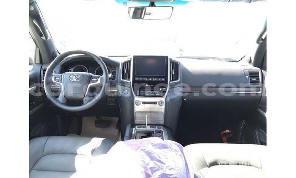 Buy Import Toyota Land Cruiser White Car in Import - Dubai in Conakry Buy Import Toyota Land Cruiser White Car in Import - Dubai in Conakry