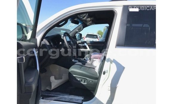 Buy Import Toyota Land Cruiser White Car in Import - Dubai in Conakry Buy Import Toyota Land Cruiser White Car in Import - Dubai in Conakry