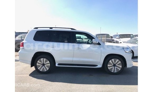 Buy Import Toyota Land Cruiser White Car in Import - Dubai in Conakry Buy Import Toyota Land Cruiser White Car in Import - Dubai in Conakry