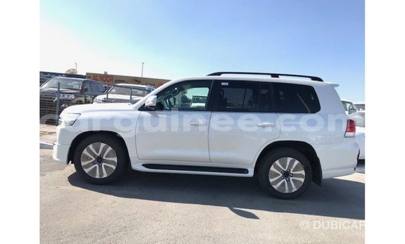 Buy Import Toyota Land Cruiser White Car in Import - Dubai in Conakry Buy Import Toyota Land Cruiser White Car in Import - Dubai in Conakry