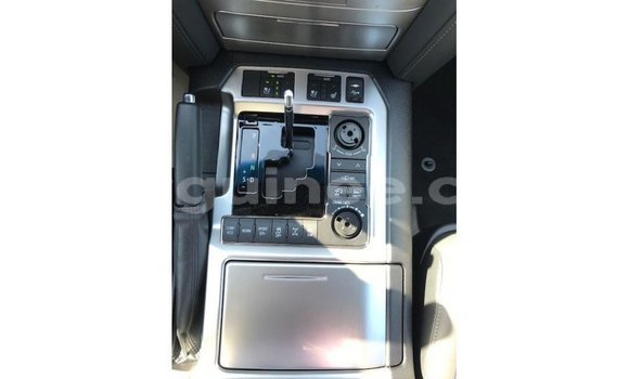 Buy Import Toyota Land Cruiser White Car in Import - Dubai in Conakry Buy Import Toyota Land Cruiser White Car in Import - Dubai in Conakry