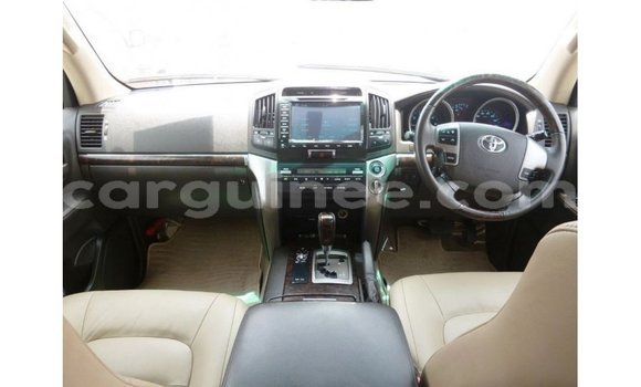 Buy Import Toyota Land Cruiser White Car in Import - Dubai in Conakry Buy Import Toyota Land Cruiser White Car in Import - Dubai in Conakry