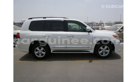 Buy Import Toyota Land Cruiser White Car in Import - Dubai in Conakry Buy Import Toyota Land Cruiser White Car in Import - Dubai in Conakry