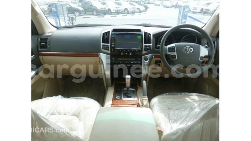 Big with watermark toyota land cruiser conakry import dubai 5043