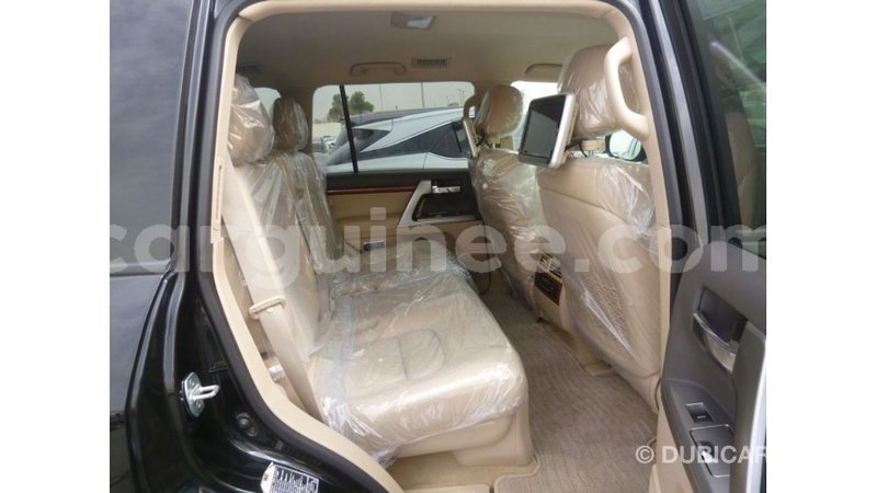 Big with watermark toyota land cruiser conakry import dubai 5043