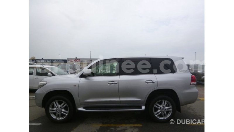 Big with watermark toyota land cruiser conakry import dubai 5045