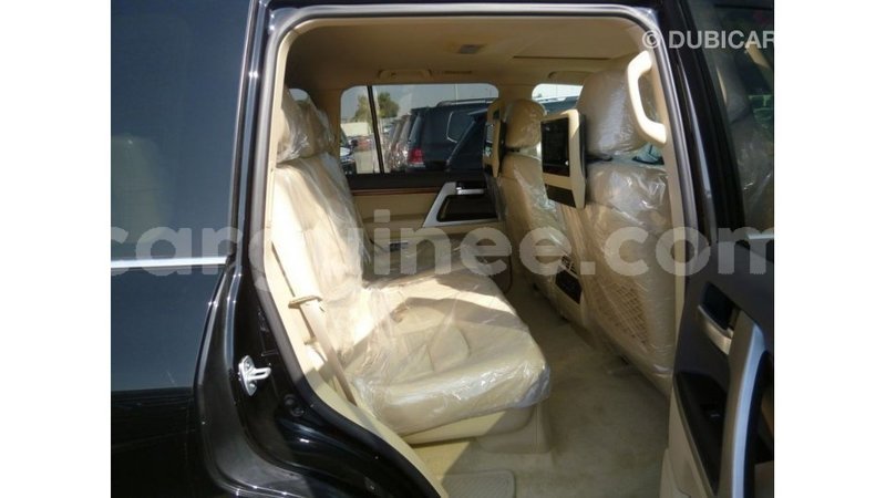 Big with watermark toyota land cruiser conakry import dubai 5048