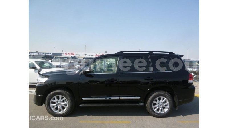 Big with watermark toyota land cruiser conakry import dubai 5048