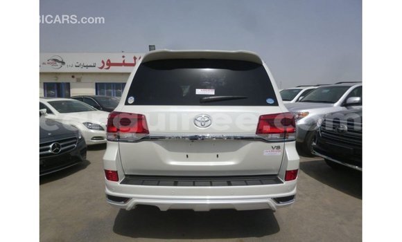Buy Import Toyota Land Cruiser White Car in Import - Dubai in Conakry Buy Import Toyota Land Cruiser White Car in Import - Dubai in Conakry