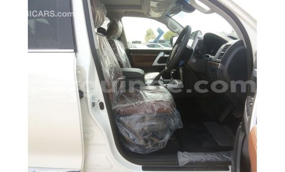 Buy Import Toyota Land Cruiser White Car in Import - Dubai in Conakry Buy Import Toyota Land Cruiser White Car in Import - Dubai in Conakry