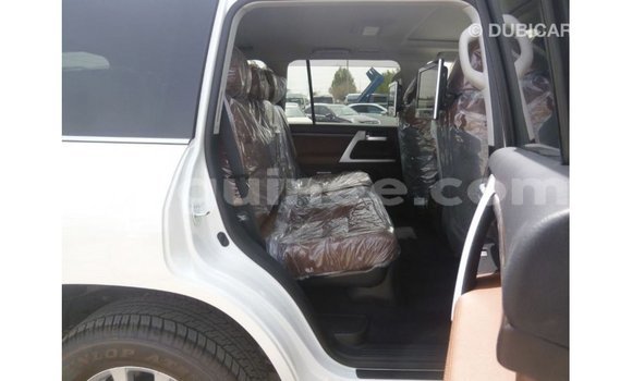 Buy Import Toyota Land Cruiser White Car in Import - Dubai in Conakry Buy Import Toyota Land Cruiser White Car in Import - Dubai in Conakry