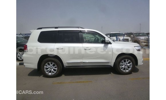 Buy Import Toyota Land Cruiser White Car in Import - Dubai in Conakry Buy Import Toyota Land Cruiser White Car in Import - Dubai in Conakry