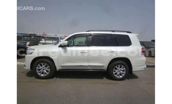 Buy Import Toyota Land Cruiser White Car in Import - Dubai in Conakry Buy Import Toyota Land Cruiser White Car in Import - Dubai in Conakry