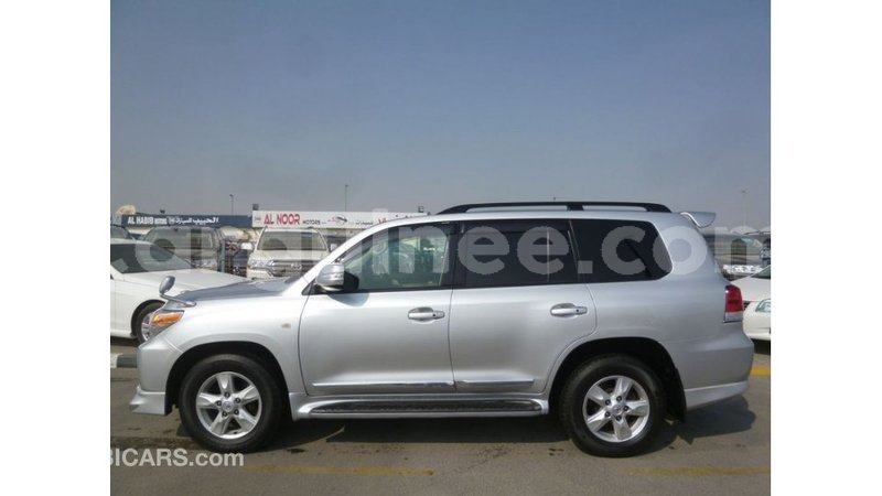 Big with watermark toyota land cruiser conakry import dubai 5055