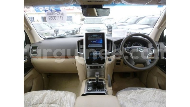 Big with watermark toyota land cruiser conakry import dubai 5058