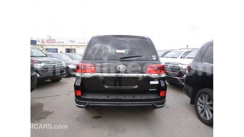 Big with watermark toyota land cruiser conakry import dubai 5058