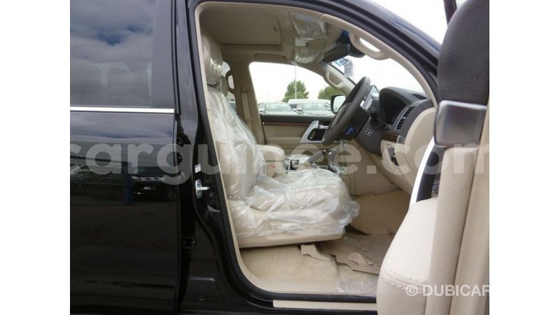 Big with watermark toyota land cruiser conakry import dubai 5058