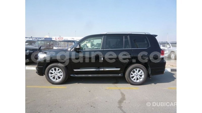 Big with watermark toyota land cruiser conakry import dubai 5058