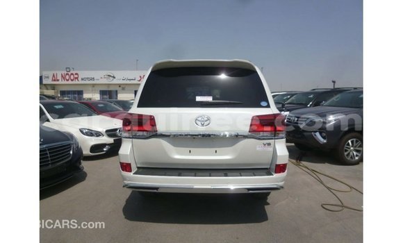 Acheter Import Voiture Toyota Land Cruiser Blanc à Import - Dubai, Conakry Acheter Import Voiture Toyota Land Cruiser Blanc à Import - Dubai, Conakry