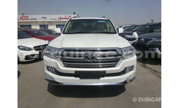 Acheter Import Voiture Toyota Land Cruiser Blanc à Import - Dubai, Conakry Acheter Import Voiture Toyota Land Cruiser Blanc à Import - Dubai, Conakry
