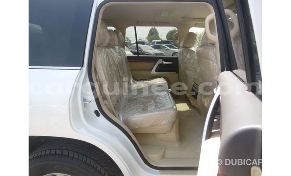 Acheter Import Voiture Toyota Land Cruiser Blanc à Import - Dubai, Conakry Acheter Import Voiture Toyota Land Cruiser Blanc à Import - Dubai, Conakry