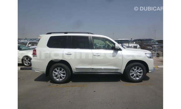 Acheter Import Voiture Toyota Land Cruiser Blanc à Import - Dubai, Conakry Acheter Import Voiture Toyota Land Cruiser Blanc à Import - Dubai, Conakry