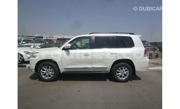 Acheter Import Voiture Toyota Land Cruiser Blanc à Import - Dubai, Conakry Acheter Import Voiture Toyota Land Cruiser Blanc à Import - Dubai, Conakry