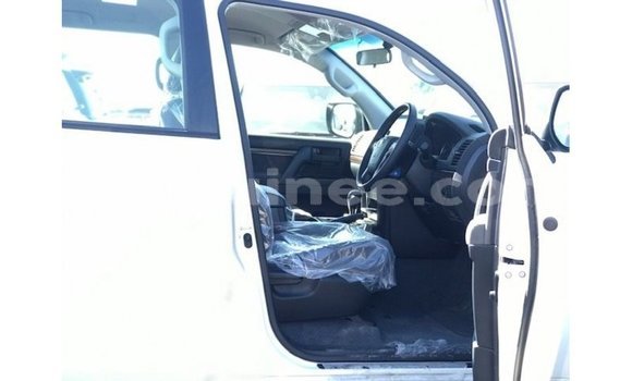 Buy Import Toyota Land Cruiser White Car in Import - Dubai in Conakry Buy Import Toyota Land Cruiser White Car in Import - Dubai in Conakry
