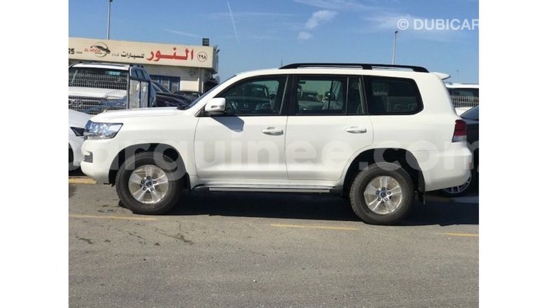 Big with watermark toyota land cruiser conakry import dubai 5063