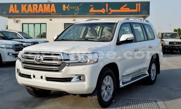 Acheter Import Voiture Toyota Land Cruiser Blanc à Import - Dubai, Conakry Acheter Import Voiture Toyota Land Cruiser Blanc à Import - Dubai, Conakry
