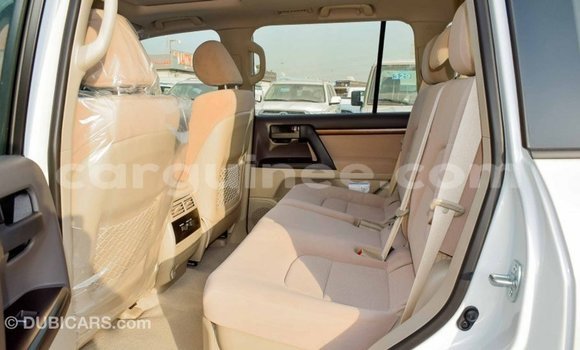 Acheter Import Voiture Toyota Land Cruiser Blanc à Import - Dubai, Conakry Acheter Import Voiture Toyota Land Cruiser Blanc à Import - Dubai, Conakry