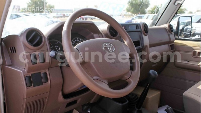 Big with watermark toyota land cruiser conakry import dubai 5072