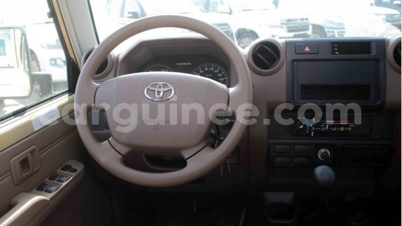 Big with watermark toyota land cruiser conakry import dubai 5072