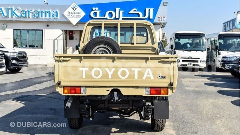 Big with watermark toyota land cruiser conakry import dubai 5078