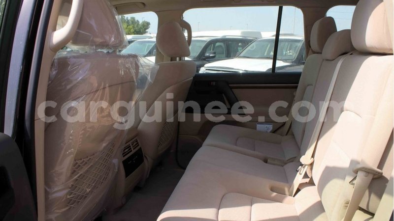 Big with watermark toyota land cruiser conakry import dubai 5084