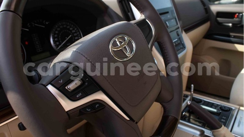 Big with watermark toyota land cruiser conakry import dubai 5084