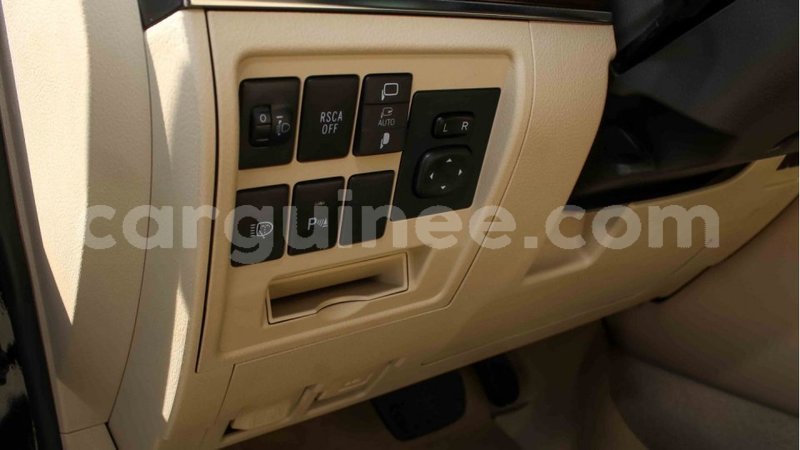 Big with watermark toyota land cruiser conakry import dubai 5084