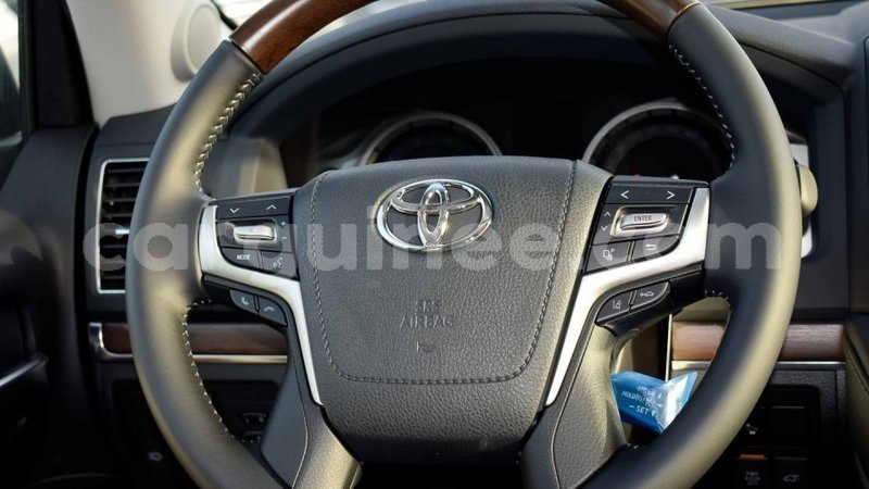 Big with watermark toyota land cruiser conakry import dubai 5090