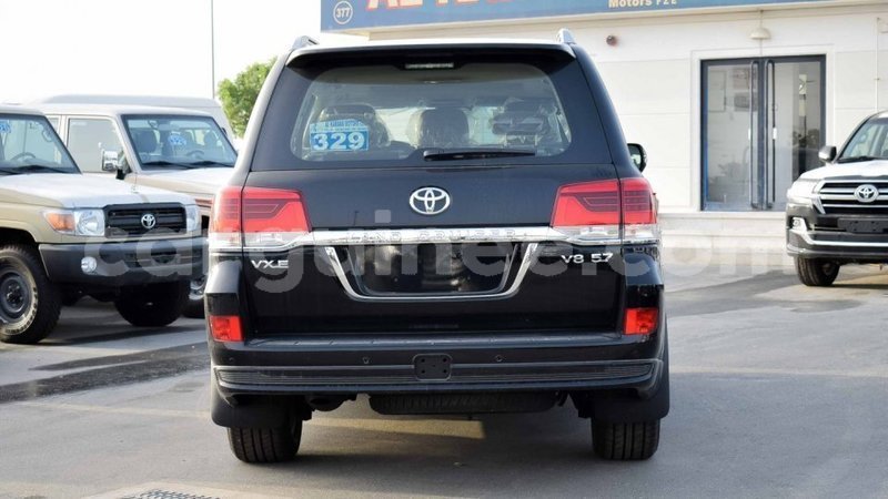 Big with watermark toyota land cruiser conakry import dubai 5090