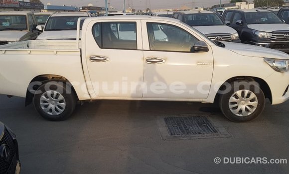 Acheter Import Voiture Toyota Hilux Blanc à Import - Dubai, Conakry Acheter Import Voiture Toyota Hilux Blanc à Import - Dubai, Conakry